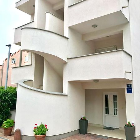 Apartmani Samec Novalja Exterior photo
