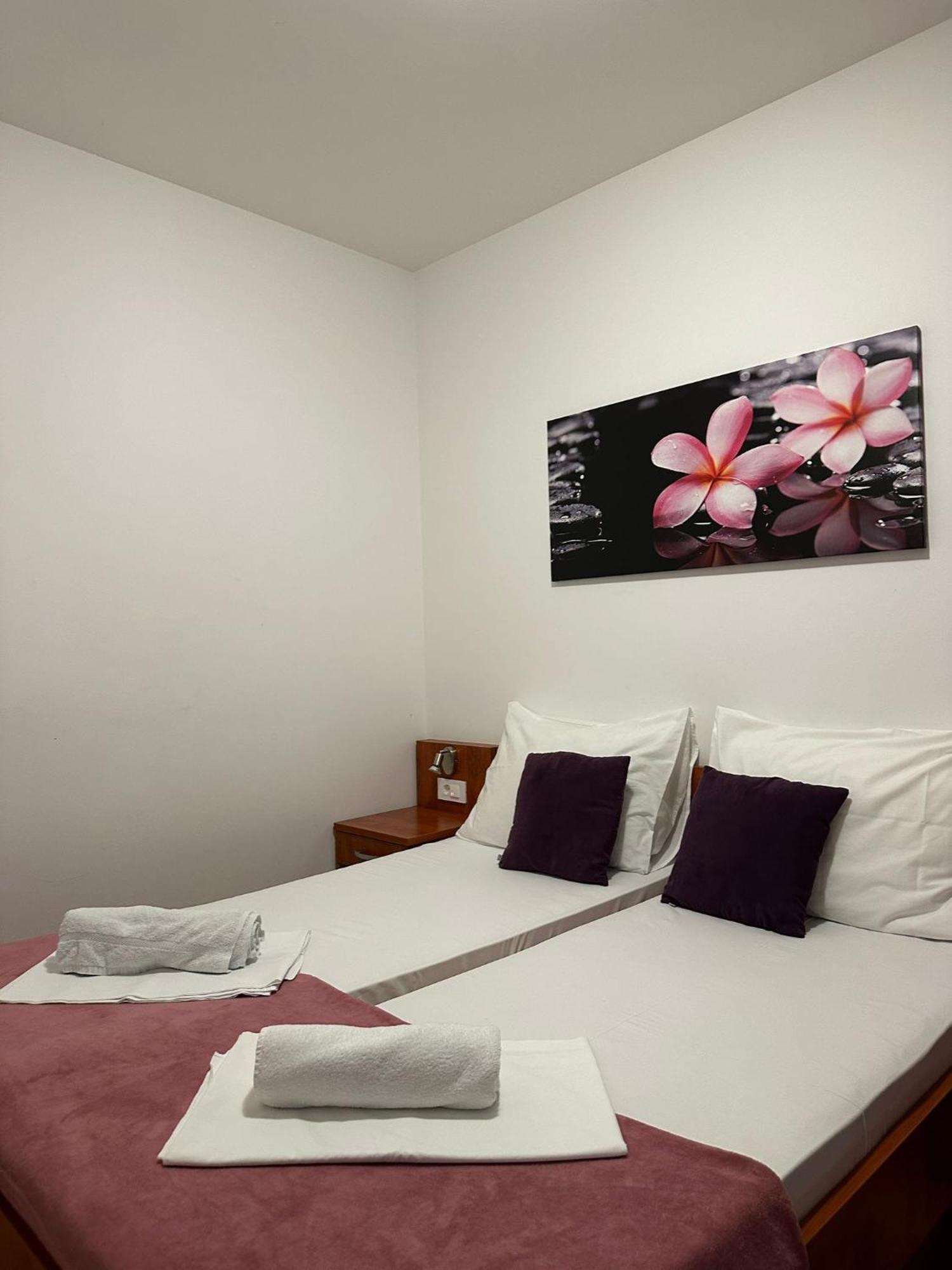 Apartmani Samec Novalja Exterior photo