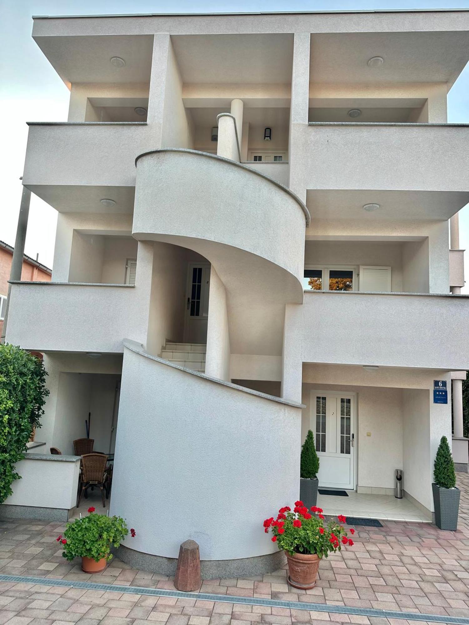 Apartmani Samec Novalja Exterior photo